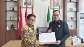 Bupati Seluma, Teddy Rahman, S.E., M.M., saat menerima kunjungan kerja jajaran Direktorat Jenderal Pajak (DJP) Provinsi Bengkulu di Ruang Kerja Bupati Seluma, Selasa (28/10/25). (foto: Nandonarasidemokrasi.com/)
