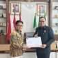Bupati Seluma, Teddy Rahman, S.E., M.M., saat menerima kunjungan kerja jajaran Direktorat Jenderal Pajak (DJP) Provinsi Bengkulu di Ruang Kerja Bupati Seluma, Selasa (28/10/25). (foto: Nandonarasidemokrasi.com/)