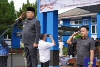 Pemerintah Kabupaten Lebong menggelar upacara bendera dengan penuh khidmat untuk memperingati Hari Sumpah Pemuda (HSP) ke-97 tahun 2025, Selasa (28/10), di halaman Kantor Bupati Lebong. (foto: Aan Ade Putra/republik.com)