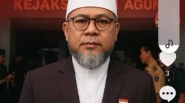 Screenshot salah satu akun TikTok bernama vox populi voxdai menyebarkan informasi palsu yang menyebutkan bahwa Helmi Hasan menjalani pemeriksaan keempat kalinya di Kejaksaan Agung.