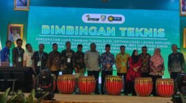 Kementerian Pertanian (Kementan) melalui Badan Penyuluhan dan Pengembangan Sumber Daya Manusia Pertanian (BPPSDMP) bersama Balai Besar Pengujian Mutu dan Keamanan Pangan (BBPMKP) menggelar Bimbingan Teknis (Bimtek) peningkatan kapasitas penyuluh pertanian, Kamis (30/10/2025) di Balai Raya Semarak Bengkulu.(foto: Awang Konaevinarasidemokrasi.com/)