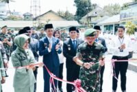 Bupati Rejang Lebong, H.M. Fikri Thobari SE M.AP, bersama Wakil Bupati Dr. H. Hendri Praja S.STP M.Si dan Ketua DPRD Juliansyah Yayan menghadiri peresmian Aula Arupadatu Kodim 0409/Rejang Lebong yang digelar di Makodim 0409, Rabu (1/10/25).(foto: Arman Surinarasidemokrasi.com/)