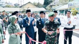 Bupati Rejang Lebong, H.M. Fikri Thobari SE M.AP, bersama Wakil Bupati Dr. H. Hendri Praja S.STP M.Si dan Ketua DPRD Juliansyah Yayan menghadiri peresmian Aula Arupadatu Kodim 0409/Rejang Lebong yang digelar di Makodim 0409, Rabu (1/10/25).(foto: Arman Surinarasidemokrasi.com/)