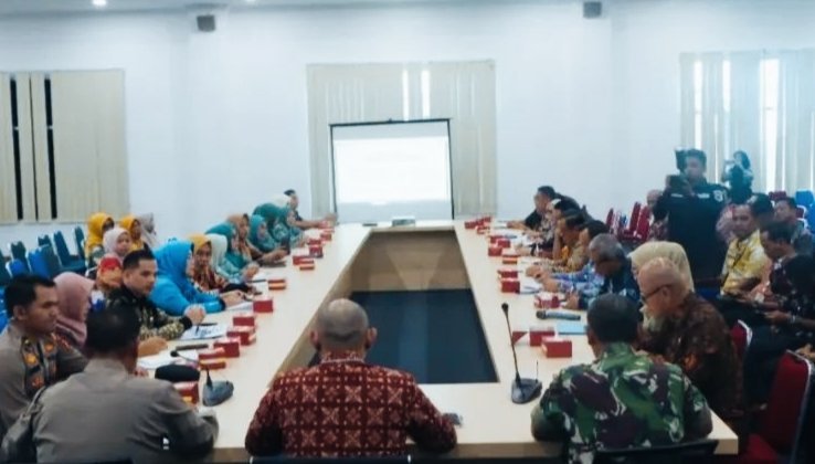 Wali Kota Lubuk Linggau, H Rachmat Hidayat, langsung memimpin rapat persiapan peringatan Hari Ulang Tahun (HUT) ke-24 tahun 2025 agar berlangsung lebih meriah dan semarak, Kamis (2/10/25). (foto: Pemkot Lubuk Linggau)
