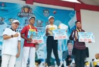 Asisten Pemerintahan dan Kesra Setda Kabupaten Seluma, H. Hendarsyah, S.I.P., M.T, secara resmi menutup Kejuaraan Antar Kampung (Tarkam) Tahun 2025 di Kabupaten Seluma, Kamis (2/10/25).(foto: Rifli Nopriansanarasidemokrasi.com/)