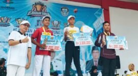 Asisten Pemerintahan dan Kesra Setda Kabupaten Seluma, H. Hendarsyah, S.I.P., M.T, secara resmi menutup Kejuaraan Antar Kampung (Tarkam) Tahun 2025 di Kabupaten Seluma, Kamis (2/10/25).(foto: Rifli Nopriansanarasidemokrasi.com/)
