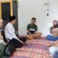 Ketua Yayasan Jantung Indonesia (YJI) Cabang Rejang Lebong, Intan Larasita, hadir bersama Bupati Rejang Lebong, H.M. Fikri Thobari, SE, MAP, menjenguk Nz, bocah lima tahun yang tengah berjuang melawan penyakit jantung Siang Jumat kemarin (3/10/25), (foto: Arman Surinarasidemokrasi.com/)
