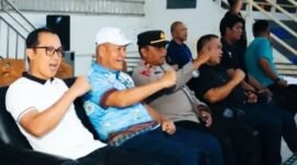 Asisten III Bidang Administrasi Umum Pemkot Lubuk Linggau, Herdawan saat hadiri Turnamen Futsal Piala Wali Kota Antar Pelajar Bumi Silampari di Taman Olahraga Silampari (TOM), Minggu (5/10/25). (foto: Surya Adewijayanarasidemokrasi.com/)