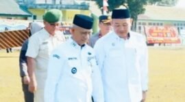 Wakil Wali Kota Lubuk Linggau, H Rustam Effendi, saat hadir di Lapangan Eks Kompi, Kelurahan Taba Pingin, pada Hari Ulang Tahun (HUT) ke-80 Tentara Nasional Indonesia (TNI) Tahun 2025, Minggu (5/10/25).(foto: Surya Adewijayanarasidemokrasi.com/)