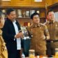 Bupati Bengkulu Utara Arie Septia Adinata, SE, M.Ap usai diskusi kajian perkebunan kelapa sawit rakyat bersama sejumlah pihak kementerian dan lembaga terkait di Ruang Kerja Bupati, Senin (6/10/25). (foto: Tommy Agung Raharjonarasidemokrasi.com/)