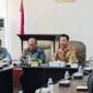 Bupati Rejang Lebong, HM Fikri, S.E., M.A.P., menerima kunjungan audiensi dua pejabat teras provinsi di Ruang Kerja Bupati Rejang Lebong, Selasa (7/10/25).(foto: Arman Surinarasidemokrasi.com/)
