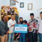 APDESI Rejang Lebong menyalurkan bantuan untuk dua anak di Desa Tanjung Beringin, Kecamatan Curup Utara, yang menderita penyakit cacingan dan jantung bocor, Selasa (7/10/25). (foto: dok APDESI Rejang Lebong)