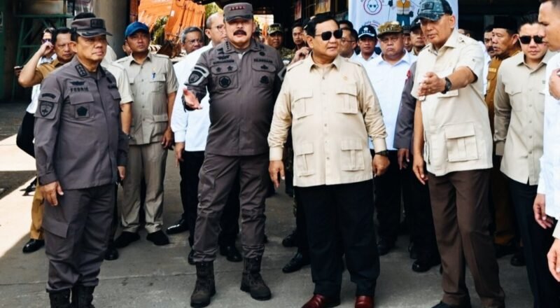 Presiden Prabowo Subianto menyaksikan Penyerahan Aset Barang Rampasan Negara (BRN) kepada PT Timah Tbk., yang digelar di Smelter PT Tinindo Internusa, Kota Pangkal Pinang, Provinsi Kepulauan Bangka Belitung, pada Senin, (6/10/25) (Foto: BPMI Setpres/Cahyo/ dok situs presidenri.go.id)