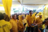 Ketua DPD Partai Golkar Kota Bengkulu, Ir. Patriana Sosialinda saat memperingati Hari Ulang Tahun Partai Golkar ke-61 di Dewan Pimpinan Daerah (DPD) Partai Golkar Kota Bengkulu, Rabu (8/10/25). (foto: Ardiyantonarasidemokrasi.com/)

