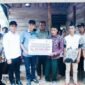 Bupati H.M. Fikri Thobari bersama Wakil Bupati Dr. Hendri Praja dan Ketua DPRD Juliansyah Yayan menyalurkan bantuan program Bedah Rumah Baznas serta biaya pengobatan bagi anak penderita jantung bocor di Desa Tanjung Beringin, Kecamatan Curup Utara, Rabu (8/10/25).(foto: Arman Surinarasidemokrasi.com/)