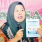 Kadis Kominfo Rejang Lebong, Dra. Upik Zumratul Aini, M.Si, sebagai narasumber dalam sosialisasi bertema “Peran Lembaga Adat dan Perangkat Kelurahan sebagai Media Penyampai Informasi kepada Masyarakat” yang digelar di Aula Kantor Lurah Talang Ulu, Jumat (10/10/25). (foto: dok Pemkab Rejang Lebong)