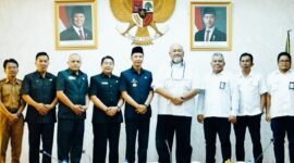 Bupati Rejang Lebong HM Fikri Thobari, SE, MAP saat menerima kunjungan kerja Kepala Balai Wilayah Sungai Sumatera (BWSS) VII Bengkulu, Wiel Mushawiry Suryana, ST, MT, beserta jajaran, Selasa (14/10/25). (foto: Arman Surinarasidemokrasi.com/)