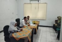Ketua DPD RI Sultan B Najamudin saat langsung menghubungi dua pejabat tinggi negara, Menteri Pendayagunaan Aparatur Negara dan Reformasi Birokrasi (MenPAN RB) Rini Widyantini serta Kepala Badan Kepegawaian Negara (BKN) Prof. Zudan Arif, Kamis pagi (23/10/25). (foto: Awang Konaevinarasidemokrasi.com/)
