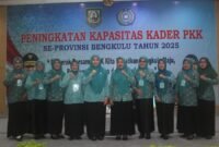 Ketua Tim Penggerak Pemberdayaan dan Kesejahteraan Keluarga (TP PKK) Kabupaten Bengkulu Tengah, Dr. S. Dharmarini Rachmat, SKM, MPH, bersama Ketua Gabungan Organisasi Wanita (GOW) Bengkulu Tengah, Inarti Epakurwasi, S.Pd, menghadiri kegiatan Peningkatan Kapasitas Kader PKK se-Provinsi Bengkulu Tahun 2025 di Grage Horizon Hotel Bengkulu, Senin (13/10/25).(foto: Andreas Putranarasidemokrasi.com/)