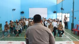 Anak binaan LPA mendengarkan sampaian dari waka Polda Bengkulu