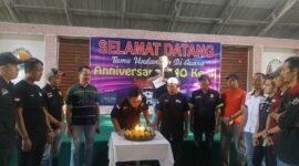 Ketua Umum TMO, Andi Hartono didampingi Ketua Komunitas merayahkan HUT ke 2
