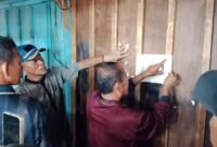 Plt Kepala Disperdagrin Alex Periansyah, saat siita kios yang akan digunkan untu PKL di Pasar Panorma pada Sabtu 27 Desember 2025.