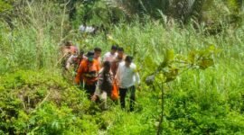 Tim SAR bersama personel TNI, Polri, saat evakuasi penemuan mayat
