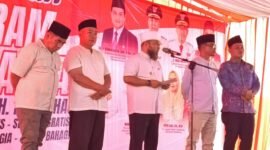 Gubernur Helmi Hasan dan Sejumlah Anggota DRPR Provinsi Bengkulu hadiri, syukuran Jalan Mulus di Kepahiang berlangsung meriah. Warga sambut Gubernur Bengkulu Helmi Hasan dengan pesta rakyat dan simbol dua ekor kerbau.
