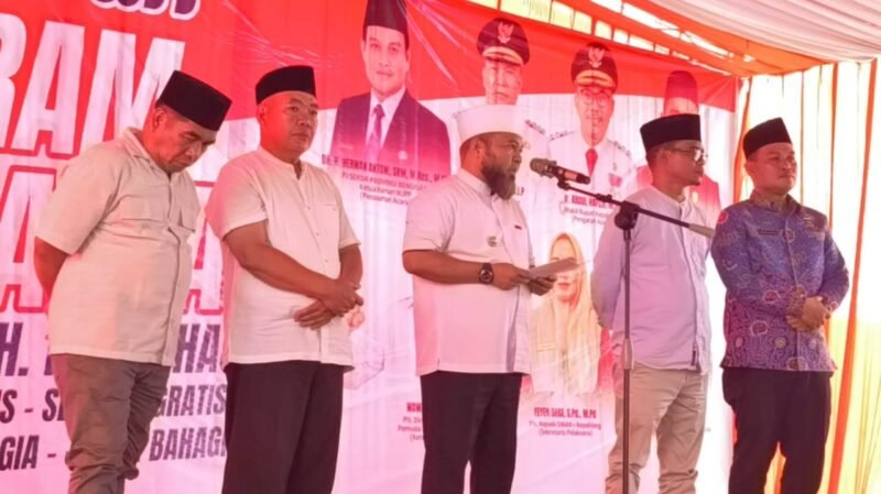 Gubernur Helmi Hasan dan Sejumlah Anggota DRPR Provinsi Bengkulu hadiri, syukuran Jalan Mulus di Kepahiang berlangsung meriah. Warga sambut Gubernur Bengkulu Helmi Hasan dengan pesta rakyat dan simbol dua ekor kerbau.
