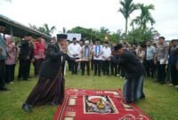 Warga Desa Pasar Ngalam menggelar syukuran atas rampungnya jalan provinsi yang dibangun Pemprov Bengkulu. Gubernur Helmi Hasan menegaskan komitmen melanjutkan pembangunan jalan dan layanan dasar di Kabupaten Seluma.