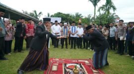Warga Desa Pasar Ngalam menggelar syukuran atas rampungnya jalan provinsi yang dibangun Pemprov Bengkulu. Gubernur Helmi Hasan menegaskan komitmen melanjutkan pembangunan jalan dan layanan dasar di Kabupaten Seluma.