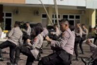 Latihan bela diri Ditsamapta Polda Bengkulu berlangsung penuh disiplin dan semangat untuk meningkatkan kesiapan personel menghadapi tugas di lapangan.