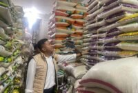 Harga beras Bengkulu masih tinggi karena pasokan berasal dari Lampung. Ongkos distribusi disebut jadi faktor utama kenaikan harga di awal 2026.