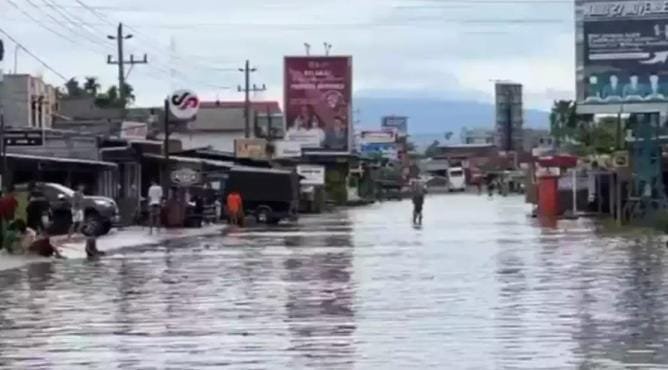 Pemprov Bengkulu menyiapkan konsep jalan tahan banjir di Jalan Rawa Makmur. Drainase u-ditch dan beton rigid pavement jadi solusi permanen.