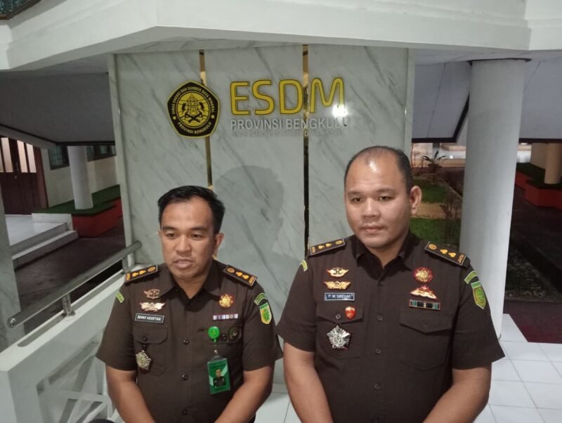 Dugaan korupsi tambang batu bara di Bengkulu terus dikembangkan. Penggeledahan dilakukan untuk mengungkap kerugian negara hingga Rp1,8 triliun.