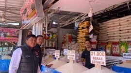 Satgas Pangan Polda Bengkulu berhasil menurunkan harga beras premium dari Rp16.800 menjadi Rp15.400 per kilogram sesuai HET.
