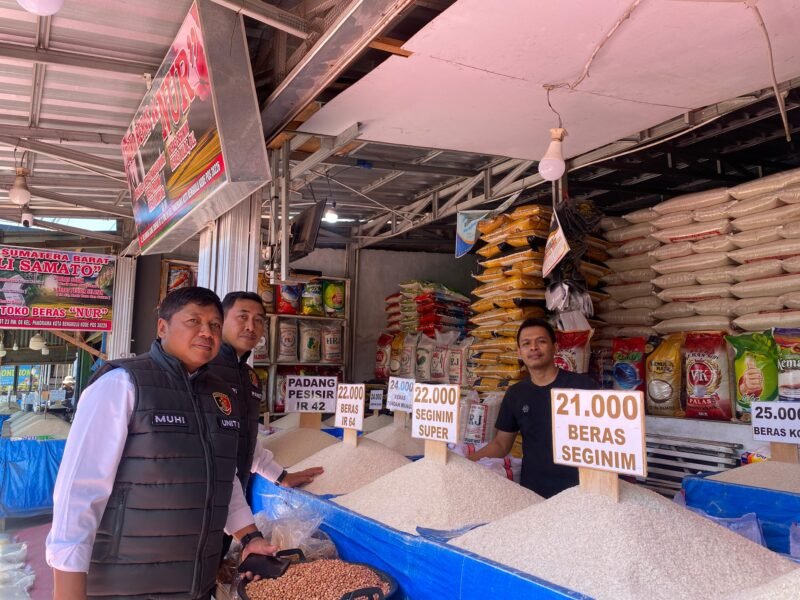 Satgas Pangan Polda Bengkulu berhasil menurunkan harga beras premium dari Rp16.800 menjadi Rp15.400 per kilogram sesuai HET.