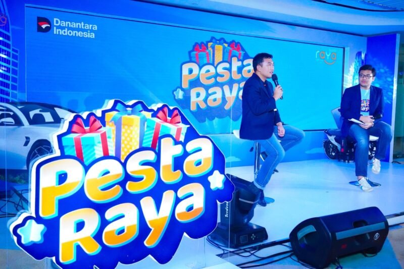 Lewat Raya Poin Flash Sale, Bank Raya mendorong nasabah lebih aktif bertransaksi digital. Poin bisa ditukar gadget, voucher belanja, hingga hadiah undian.