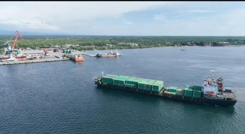 Keberhasilan sandarnya KM Oriental Samudra menjadi bukti normalisasi alur pelayaran Pelabuhan Pulau Baai Bengkulu berjalan efektif dan berkelanjutan.