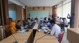 Pasokan batu bara PLTU Teluk Sepang Bengkulu dalam kondisi kritis setelah pengangkutan dari luar provinsi dihentikan. DPRD dan perusahaan memperingatkan potensi terganggunya operasional pembangkit listrik.