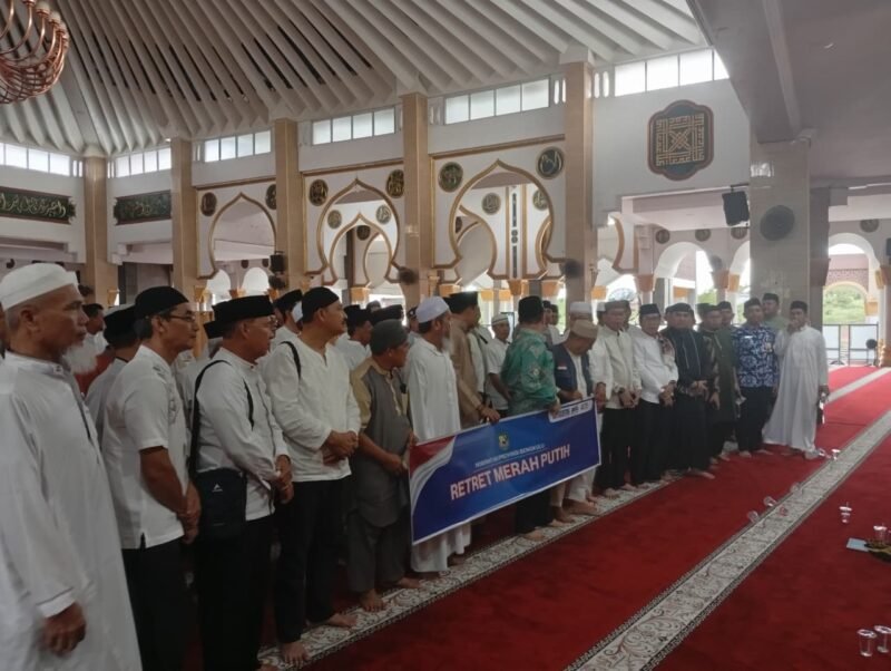 Retret Merah Putih melatih ASN Bengkulu disiplin ibadah dan peduli sosial selama 72 jam sebagai bagian dari pembinaan karakter aparatur negara.
