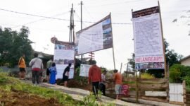 Penimbunan limbah FABA dari PLTU Teluk Sepang di dekat sekolah dan puskesmas Kelurahan Timur Indah Bengkulu memicu kekhawatiran warga akan dampak kesehatan dan pencemaran lingkungan.