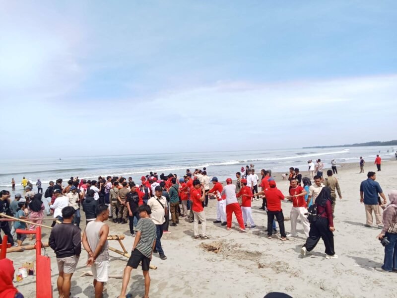 Gubernur Bengkulu Helmi Hasan menekankan pesan persatuan dalam Festival Yo Botoi-Botoi. Festival ini dinilai sebagai simbol kebersamaan dan kebahagiaan masyarakat.