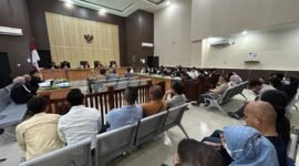Enam saksi di sidang PT Ratu Samban Mining mengaku tidak pernah menyusun AMDAL. Fakta persidangan ini memunculkan pertanyaan besar tentang keabsahan dokumen lingkungan yang dijadikan dasar perkara korupsi tambang.