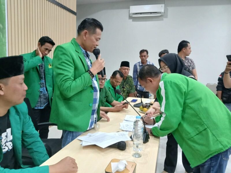 Meski ditolak delapan DPC, Musprov X PPP Bengkulu tetap digelar dan dinyatakan sah. Forum tertutup ini menghasilkan tiga formatur kepengurusan baru.