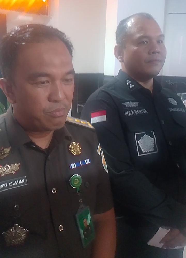 plh Kasi Penkum Kejati Bengkulu dan Kepala Seksi Penyidikan Kejati Bengkulu, Pola Martua Siregar, menyatakan peluang tersangka baru dalam kasus dugaan korupsi izin tambang PT RSM. Penyidik mendalami kemungkinan perpanjangan izin setelah masa berlaku habis.