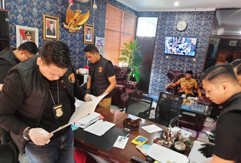 penggeledahan kantor PDAM oleh penyidik Polda Bengkulu bebrapa waktu lalu.