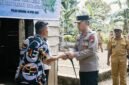 KUNJUNGAN:  Kapolda Bengkulu Irjen Pol. Mardiyono, kunjungi penerima bedah rumah di pulau Enggano. (Selasa-12-04-2026)-Foto: IST//MBG.