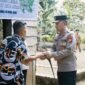 KUNJUNGAN:  Kapolda Bengkulu Irjen Pol. Mardiyono, kunjungi penerima bedah rumah di pulau Enggano. (Selasa-12-04-2026)-Foto: IST//MBG.