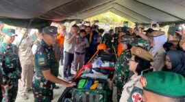 PIMPIN: Pangkogabwilhan I, Kunto Arief Wibowo, pimpin Namun, itu adalah bagian dari simulasi penanggulangan bencana gempa megathrust yang digelar Komando Gabungan Wilayah Pertahanan (Kogabwilhan) I. di kawasan Pantai Tapak Padri Kota Bengkulu  (Jumat-17-04-2026)-- FOTO: HANDI//MBG.